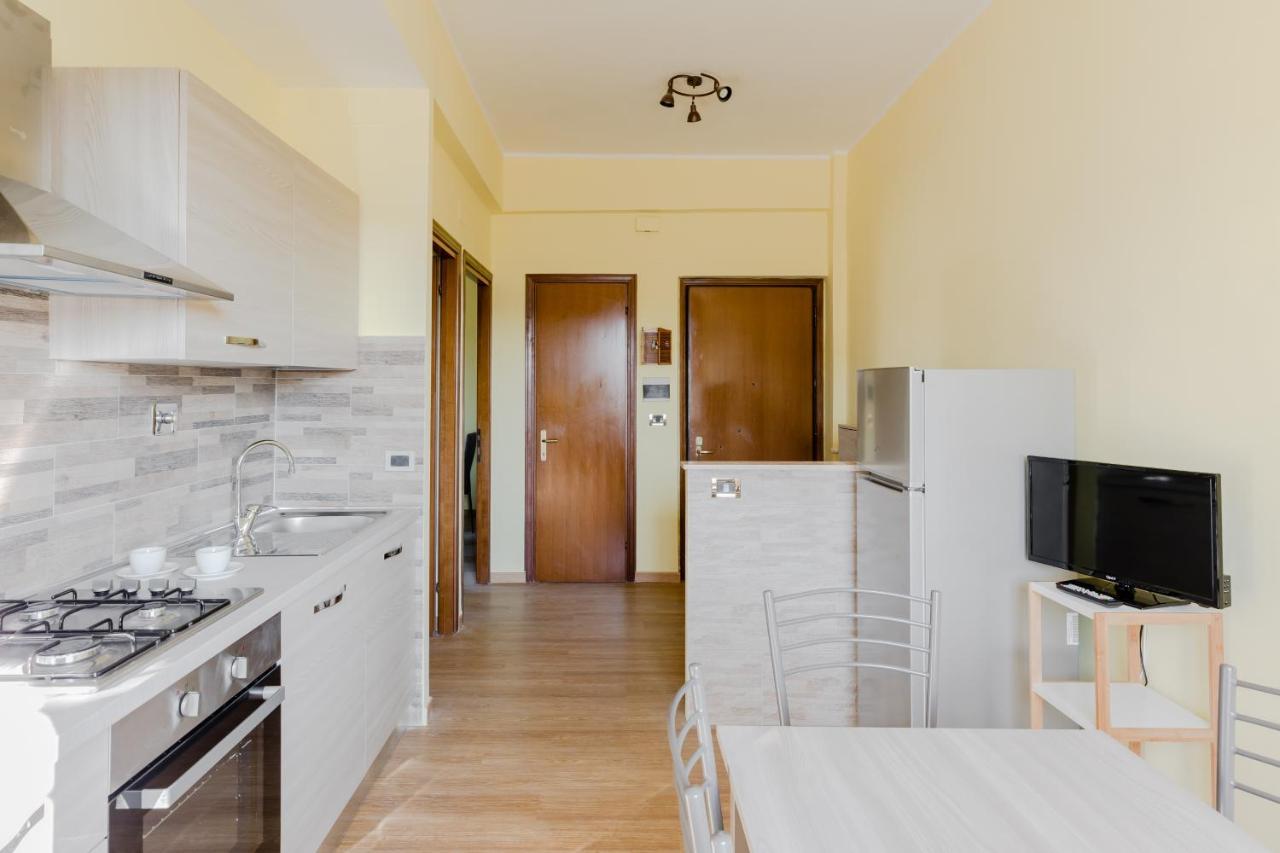 Le Rondini Apartment, 5 Persone, 2 Balconi, Policlinico Tor Vergata E Casilino Roma Eksteriør bilde